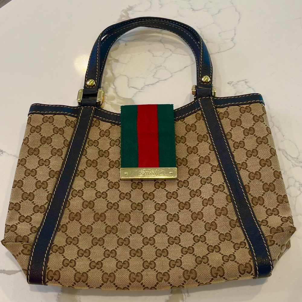 GUCCI - Authentic monogram hangbag; medium size; good condition; barely used